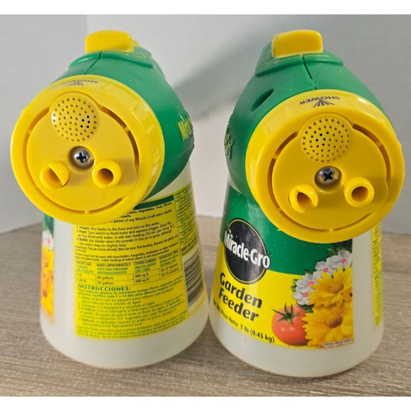 Miracle‎ Gro Garden Feeder With Shower Trigger Nozzle Attachment Lot Of 2 - Picture 3 of 4